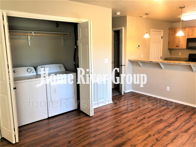 Building Photo - 6677 W Colehaven Dr