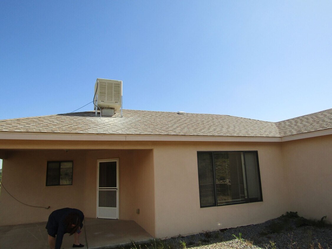 Primary Photo - 3603 Los Encinos