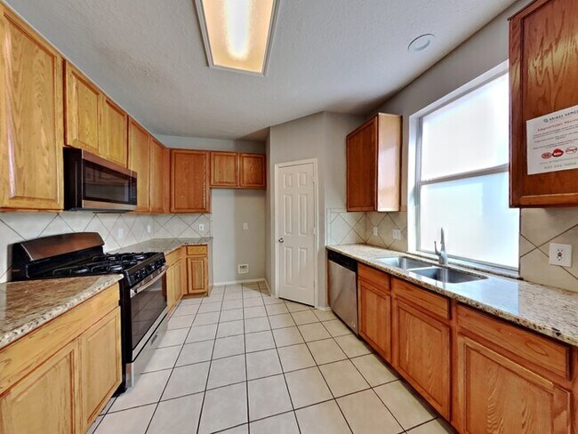 Building Photo - Fantastic Home!