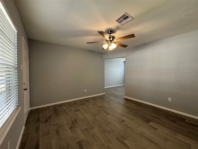 Building Photo - 514 Bertloma St