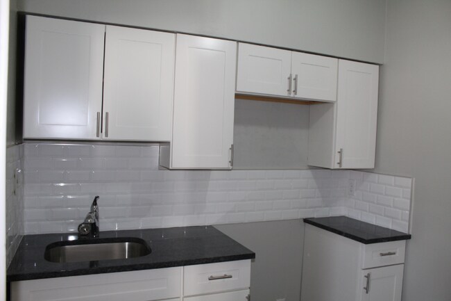 Foto del edificio - 827 S 48th St