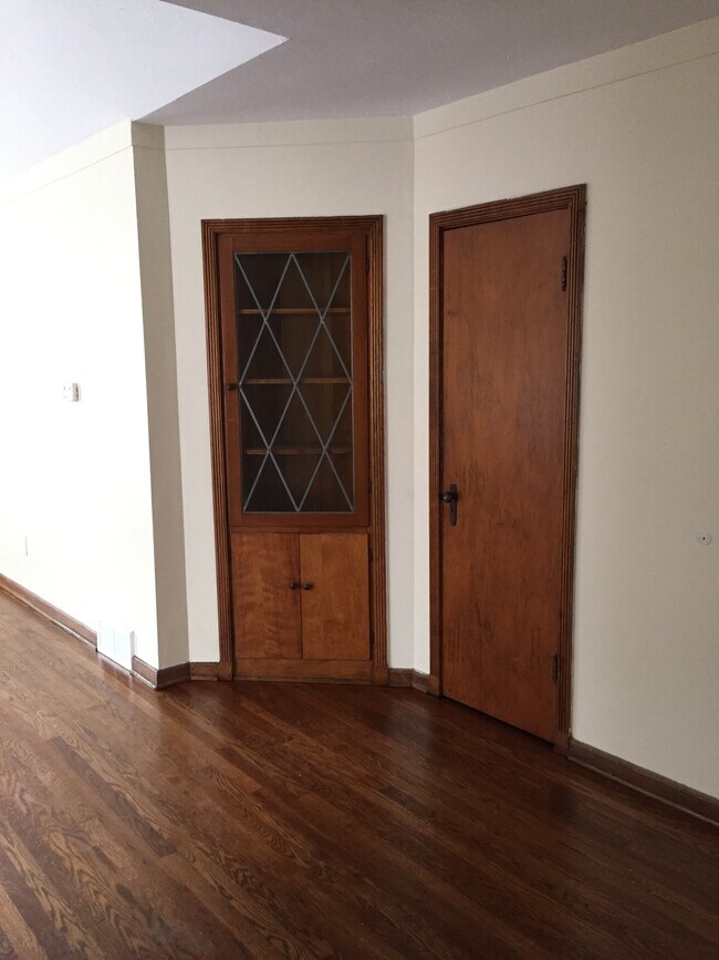 Building Photo - 1445 Ashland Ave