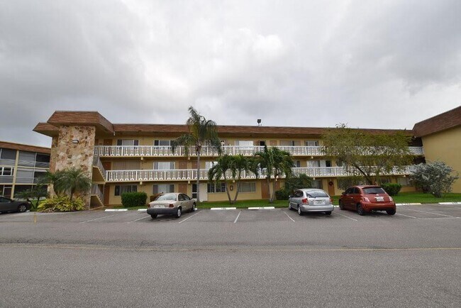 Foto del edificio - 500 Village Green Ct