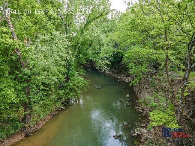 Foto del edificio - 141 Rivergate Dr