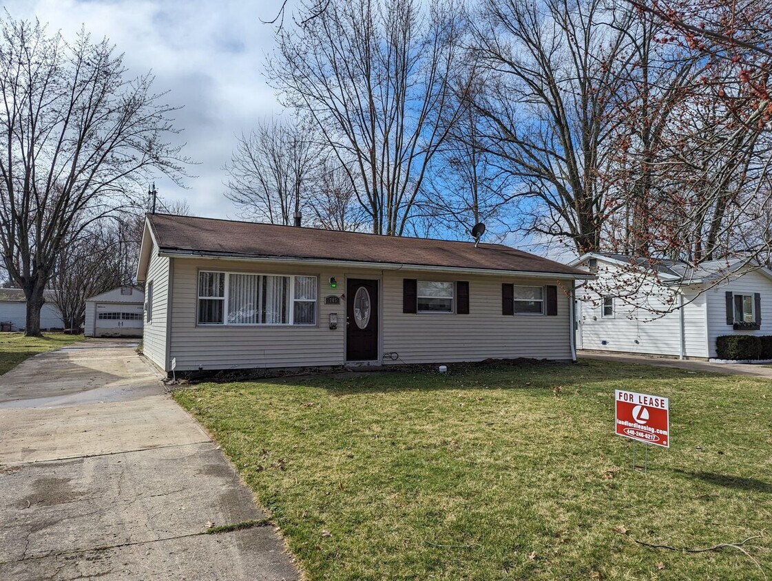 Primary Photo - Cozy Three-Bedroom Ranch: Your Ideal Home ...