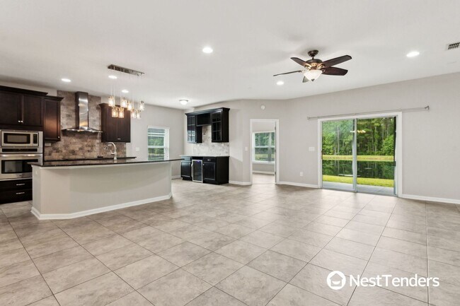 Building Photo - Five Bedroom Beauty in Plummer Creek!
