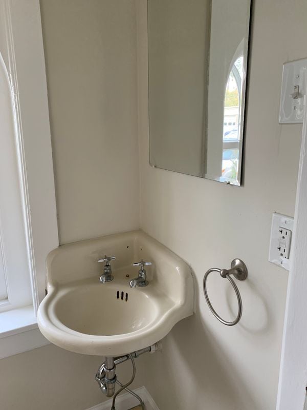 Building Photo - 517 Seneca St