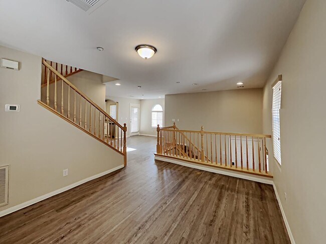 Building Photo - 8920 Paula Jean Ave