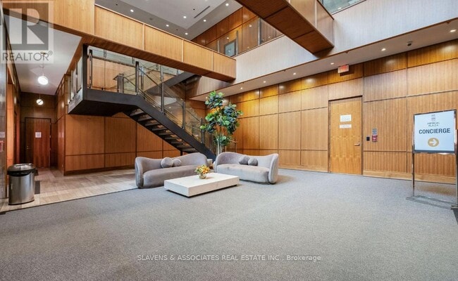 Photo du bâtiment - 111 St Clair Ave W
