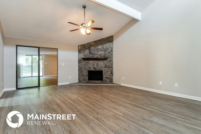 Foto del edificio - 11665 Summer Tree Rd N