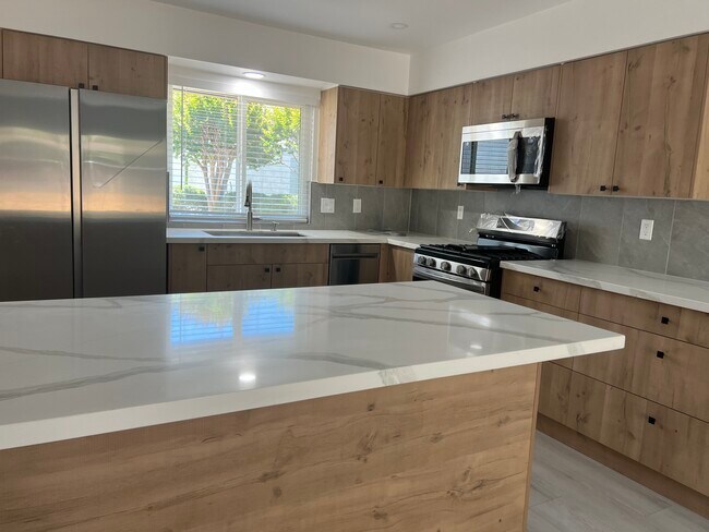 Foto del edificio - 7561 Donna Ave