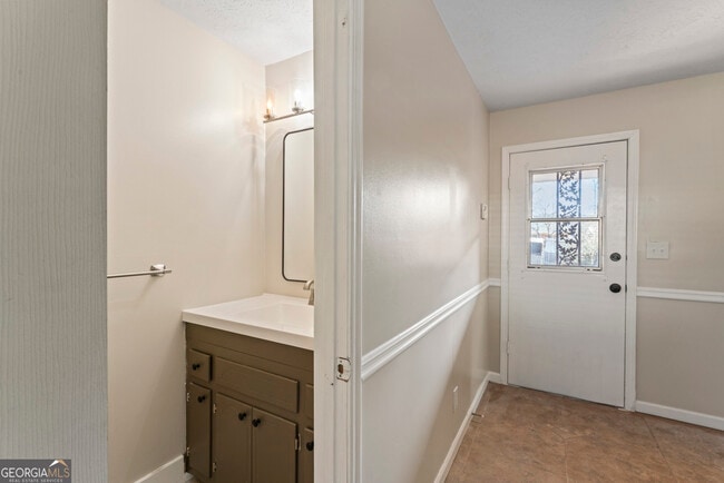 Building Photo - 5170 Lost Dutchman Dr