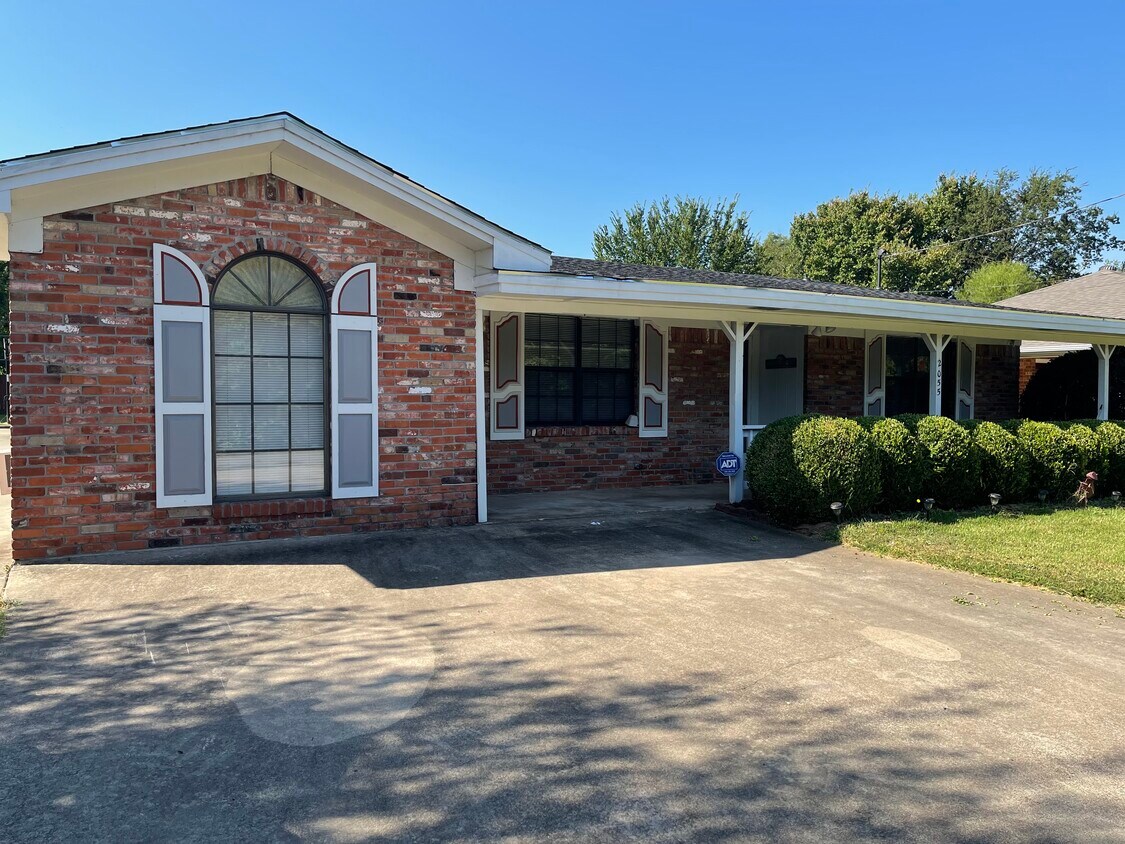 Primary Photo - 2055 Campbell St