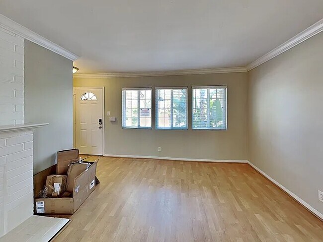 Building Photo - 7943 Lasaine Ave