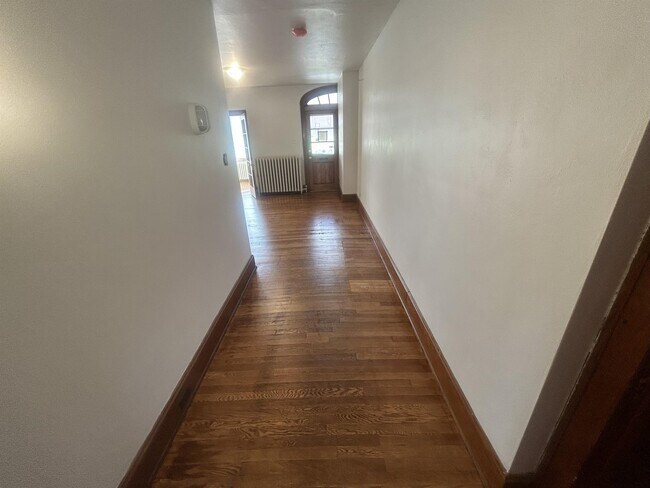 Foto del edificio - 631 Coleman Ave