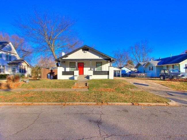 Foto del edificio - 721 N Louisa Ave