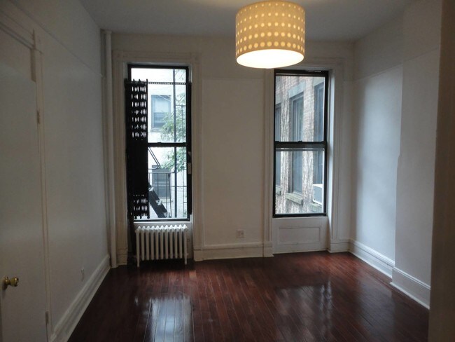 Foto del edificio - 121 5th Ave