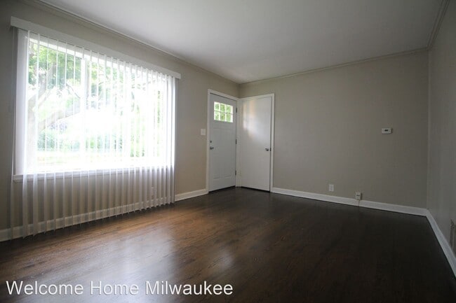 Building Photo - 3 br, 1 bath House - 5609 W Thurston Avenue