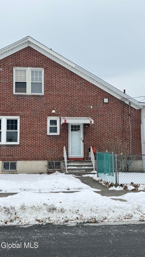 Primary Photo - 1058 Washington Ave