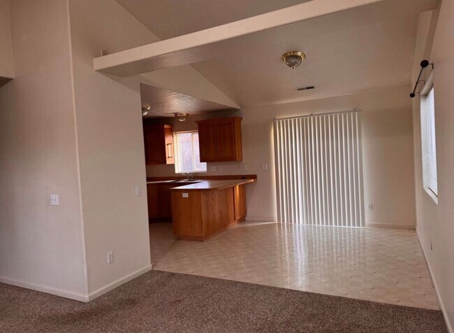 Building Photo - 655 Arthur Ave