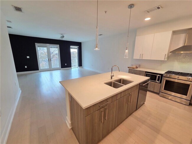 Building Photo - 775 Juniper St NE