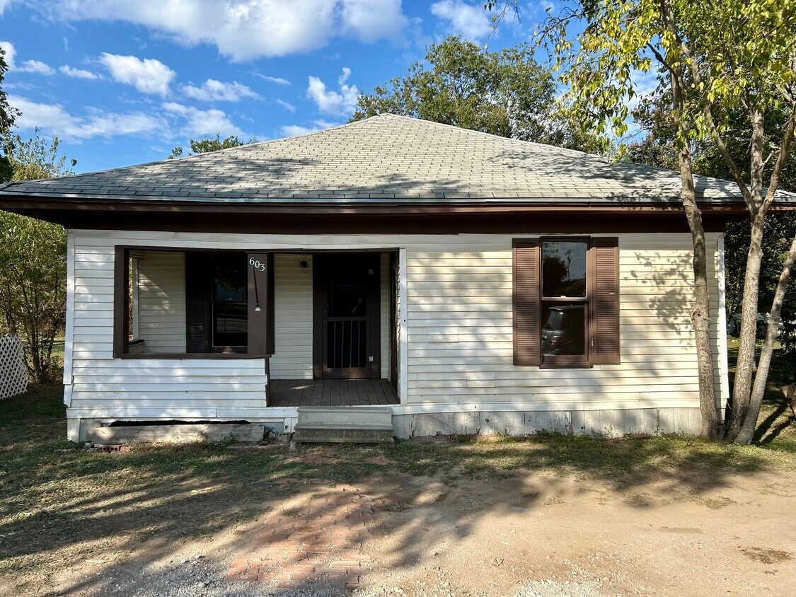 Primary Photo - 603 N Brazos St