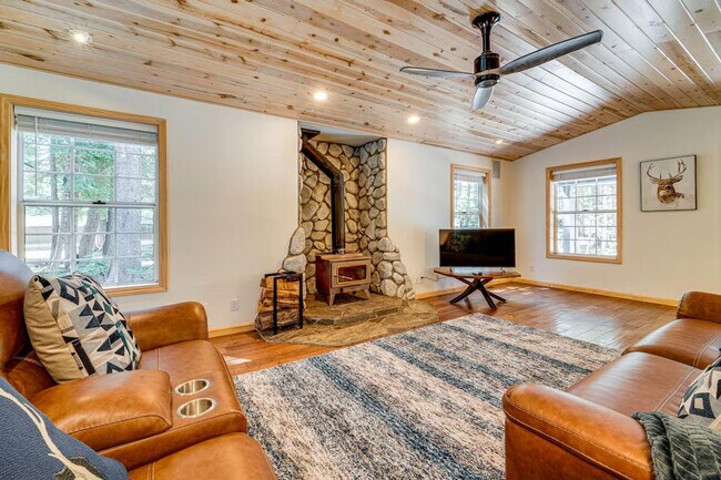 Building Photo - 14474 Northwoods Blvd