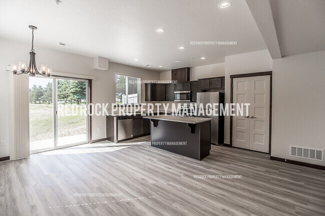 Foto del edificio - 1527 Latitude Ln