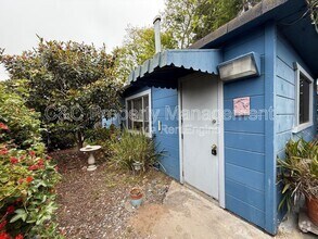 Building Photo - 345 English