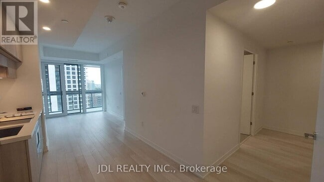 Building Photo - 39 Roehampton Ave