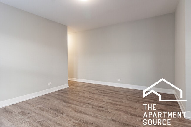 Building Photo - 705 W Brompton Ave