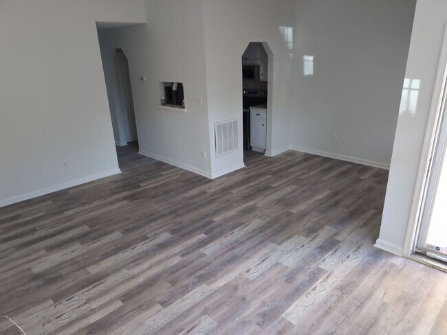 Building Photo - 809 Graduate Ct
