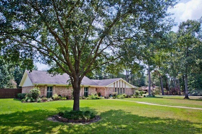 Building Photo - 1103 Pinewood Blvd