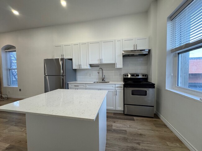 Photo du bâtiment - Updated 1 Bed 1 Bath in the Heart of Sarnia!