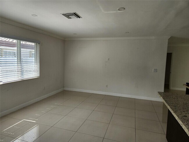 Building Photo - 5830 SW 33rd St