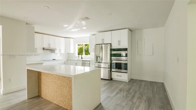 Building Photo - 10 Prospect Dr