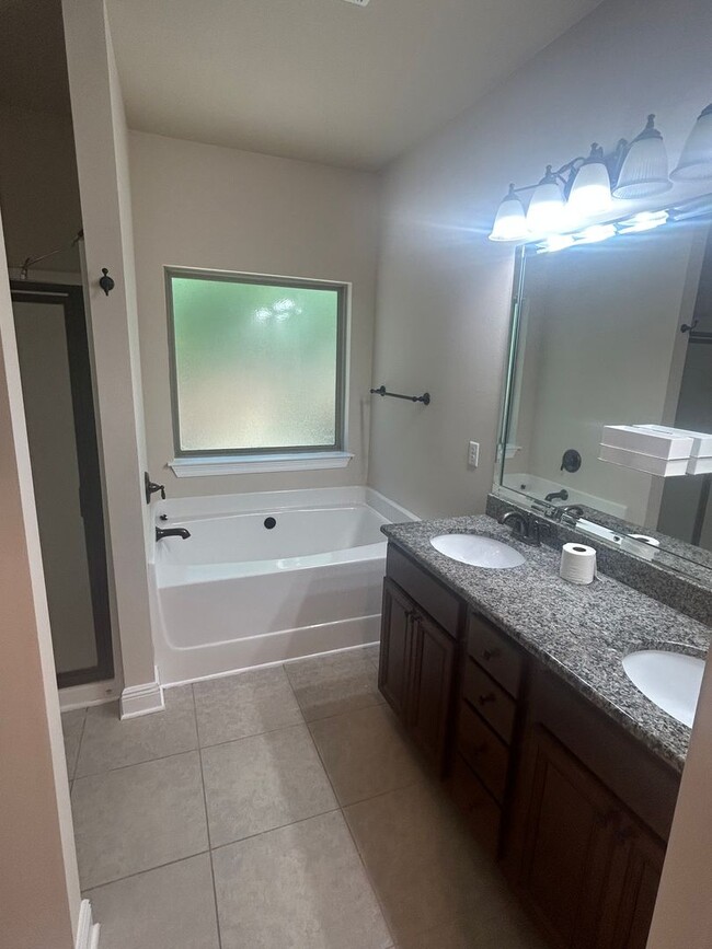 Foto del edificio - 3 Bedroom / 2 Bathroom Home on Corner Lot ...