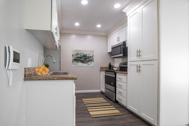 Interior Photo - La Palma Woods Apartments