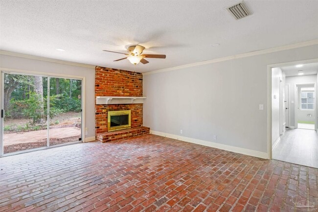 Building Photo - 81 Country Club Rd