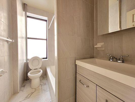 Foto del edificio - 2 bedroom in BRONX NY 10458