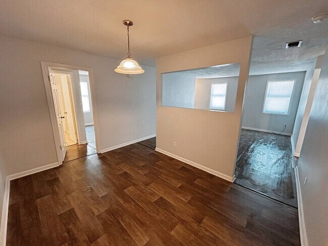Building Photo - 1544 Hamilton Drive