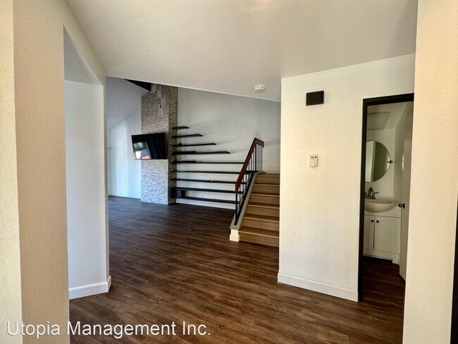 Building Photo - 4 br, 2.5 bath House - 7844 Mission Bonita...