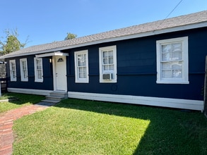 Building Photo - 902 Tulane St