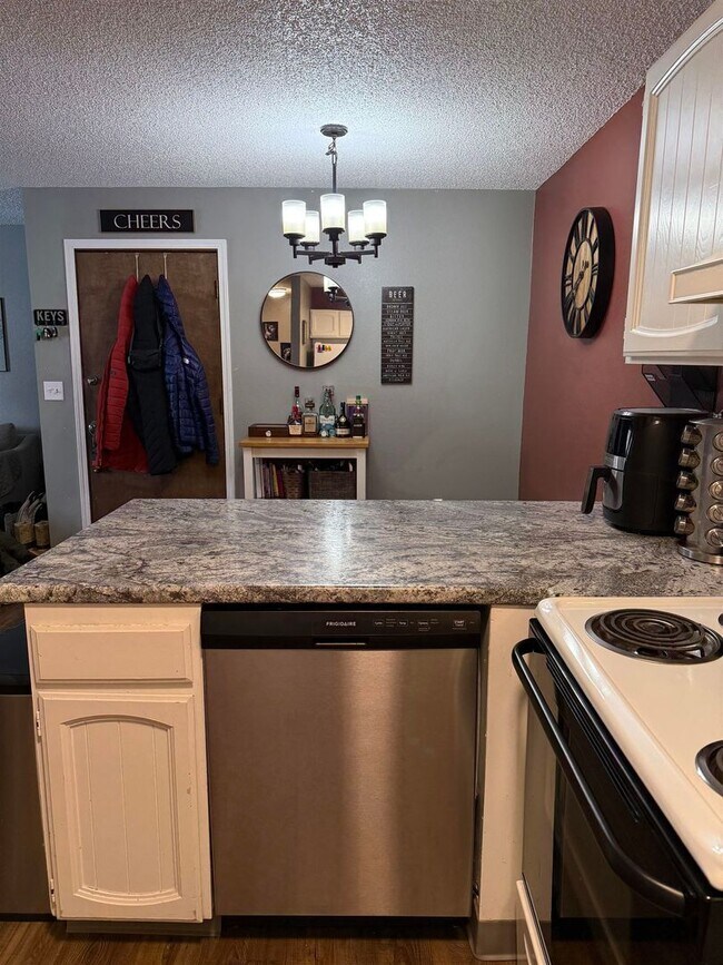 Foto del edificio - Century 21 Gold Rush - 2 Bed / 1 Bath Condo – West Fairbanks