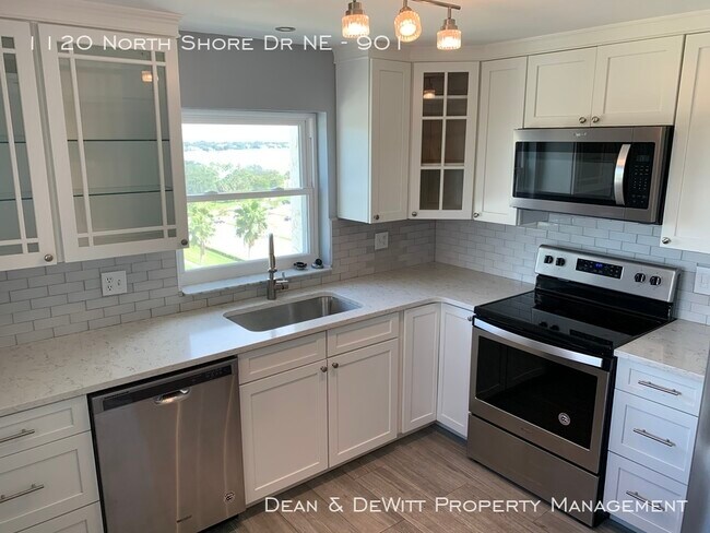Foto del edificio - North Shore Condo with Amazing Water Views!