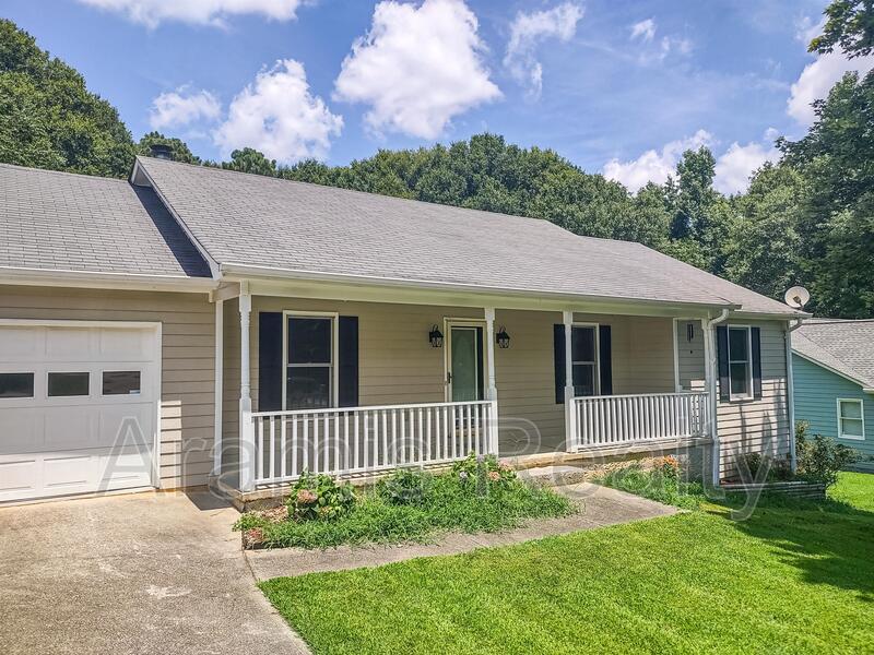 Primary Photo - 844 Lodgeview Dr