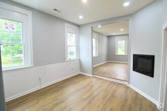 Building Photo - 209 E Spotswood Ave