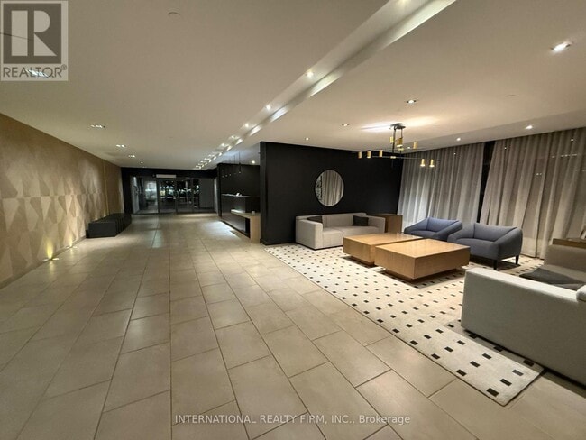 Building Photo - 15 Fort York Blvd