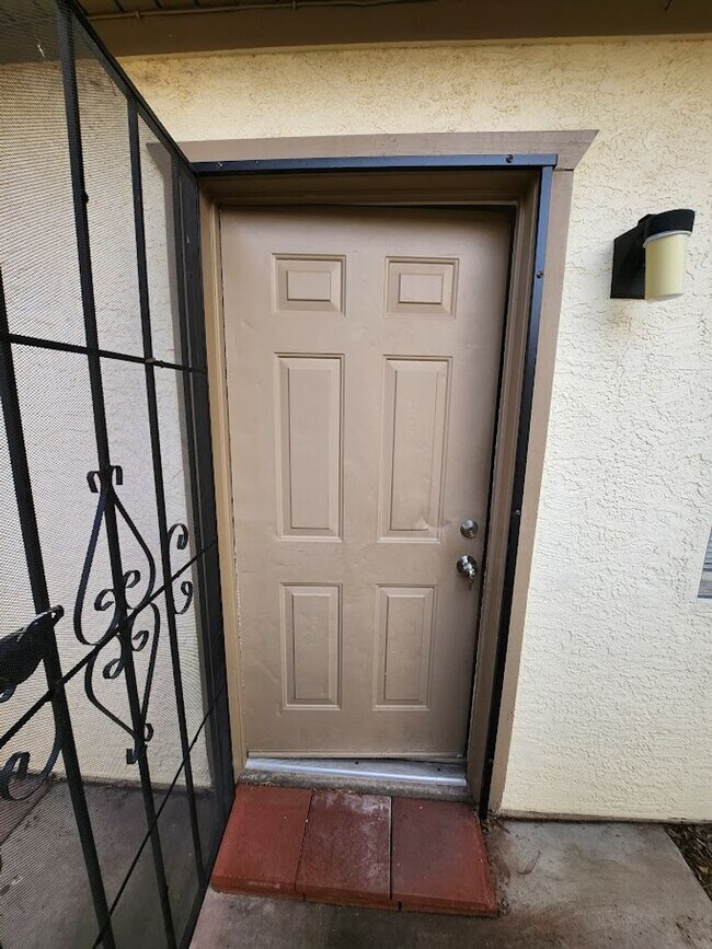 Building Photo - 2725 E Tierra Buena Ln