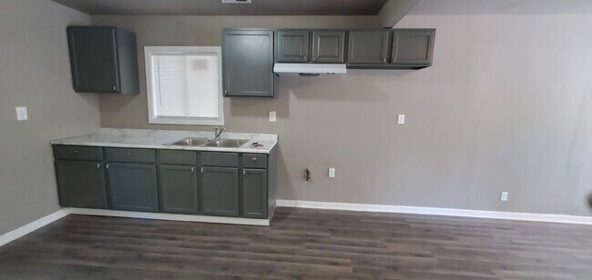 Foto del edificio - Large Ranch Home with Garage - Section 8 A...